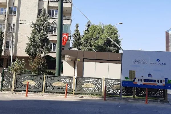 Adliye Tramvay Durağı - Resim 10