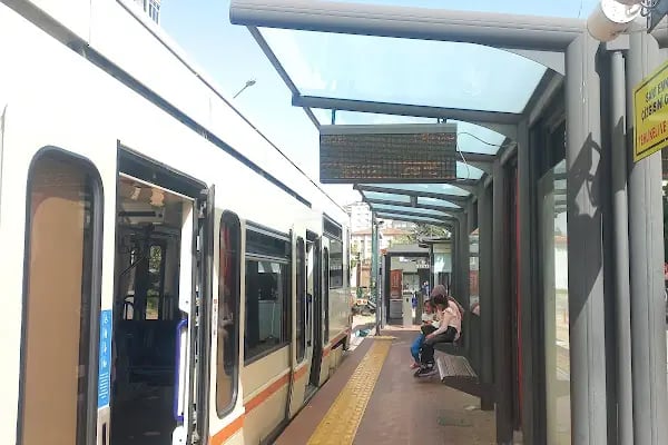 Adliye Tramvay Durağı - Resim 19