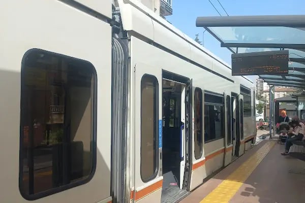 Adliye Tramvay Durağı - Resim 4