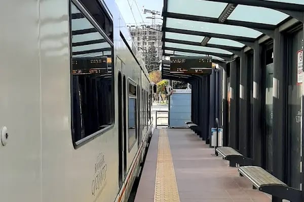 Adliye Tramvay Durağı - Resim 13