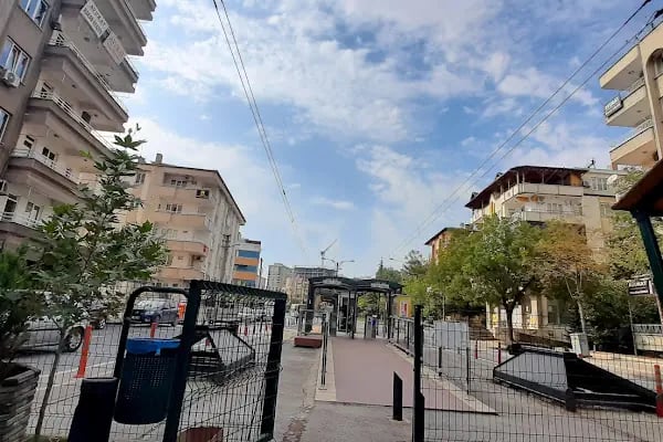 Adliye Tramvay Durağı - Resim 9