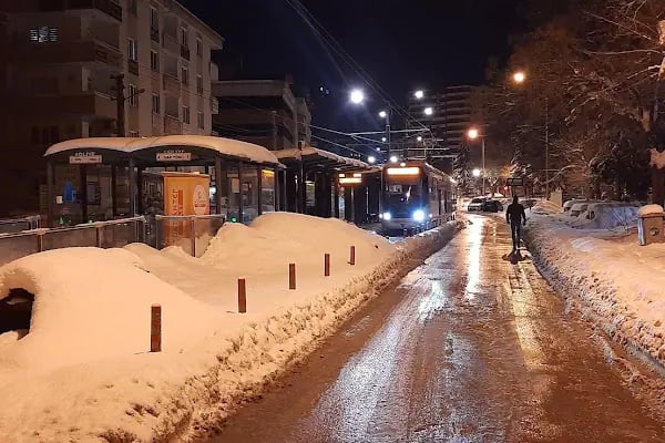 Adliye Tramvay Durağı - Resim 8