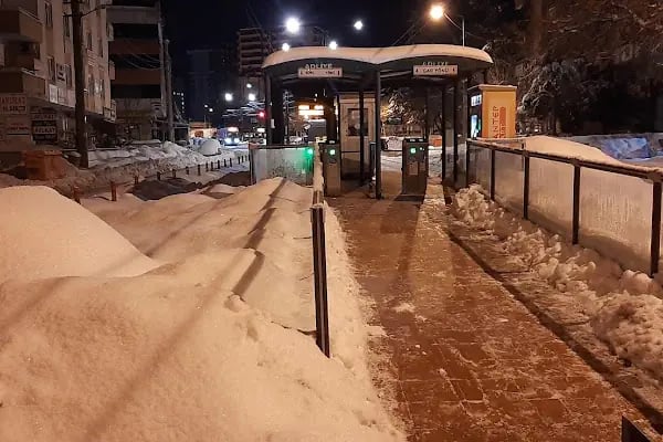 Adliye Tramvay Durağı - Resim 3