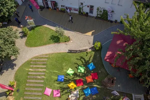 Istanbul Ayvansaray Üniversitesi - Resim 10