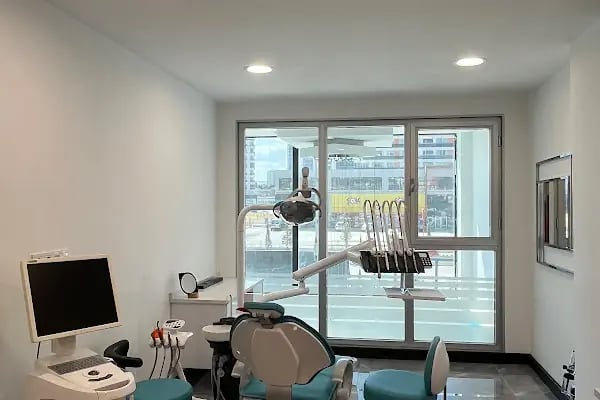 Akademi Diş Eryaman Ağız ve Diş Sağlığı Polikliniği - Resim 1