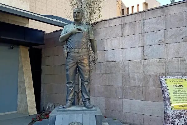 T.C. İzmir Adalet Sarayı - Resim 6