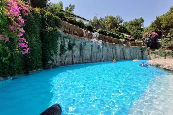 Utopia World Hotel - Resim 3