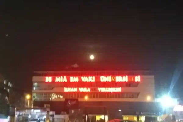 Bezmiâlem Vakıf Üniversitesi Sultangazi İlhan Varank Yerleşkesi - Resim 14