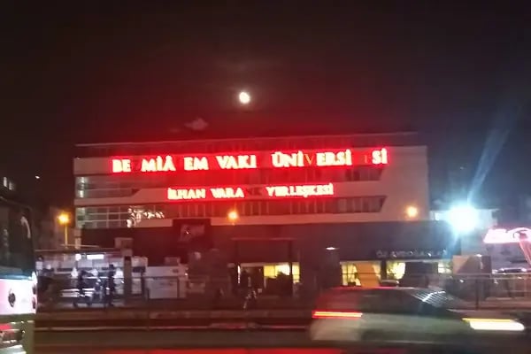 Bezmiâlem Vakıf Üniversitesi Sultangazi İlhan Varank Yerleşkesi - Resim 13