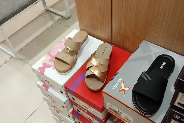FLO Kocaeli 41 Burda AVM Mağazası - Resim 19
