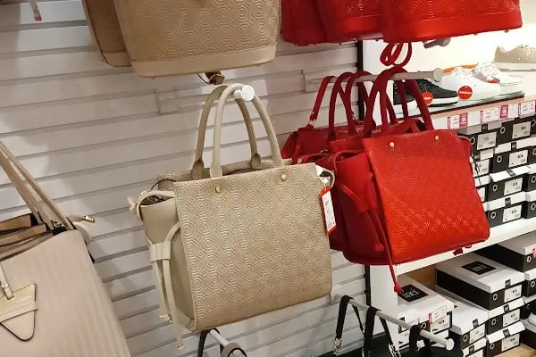 FLO Kocaeli 41 Burda AVM Mağazası - Resim 18