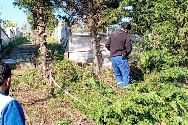 Arnavutköy Asri Mezarlığı - Resim 4