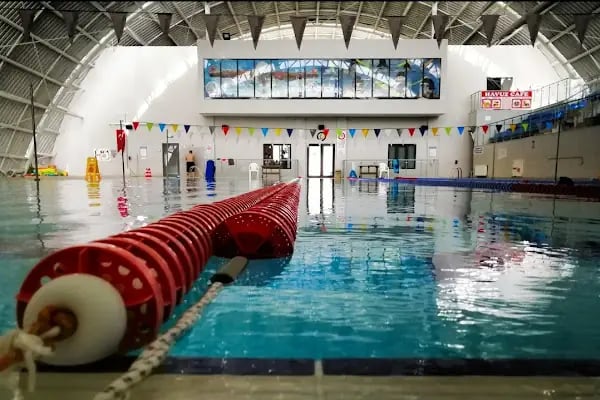 Başiskele Belediyesi Yeniköy Yarı Olimpik Kapalı Yüzme Havuzu - Resim 2