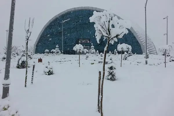 Başiskele Belediyesi Yeniköy Yarı Olimpik Kapalı Yüzme Havuzu - Resim 15