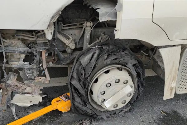 BOLLUCA OTO LASTİK YOL YARDIM - Resim 1