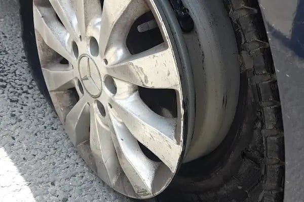BOLLUCA OTO LASTİK YOL YARDIM - Resim 5