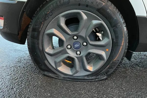 BOLLUCA OTO LASTİK YOL YARDIM - Resim 9