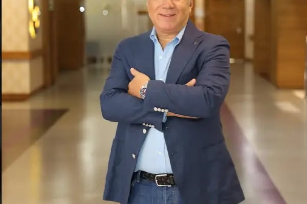 İzmir Estetik Cerrahi Kliniği Dr. Tolgahan Alpaydın | Meme Büyütme | Burun Estetiği | Liposuction | - Resim 2