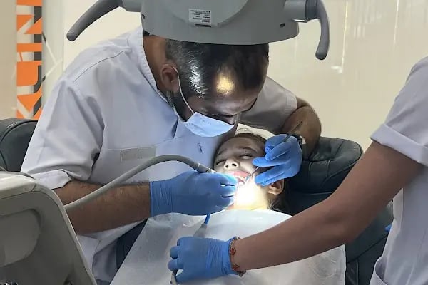 Özel Beyaz İnci Adalet Ağız ve Diş Sağlığı Polikliniği - Resim 12