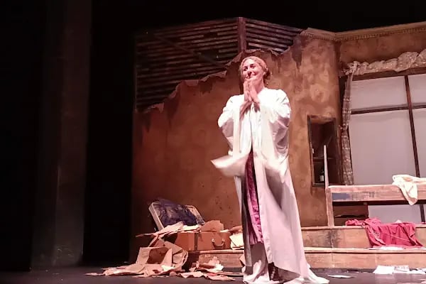 İzmir Devlet Tiyatrosu Karşıyaka Ragıp Haykır Sahnesi - Resim 17