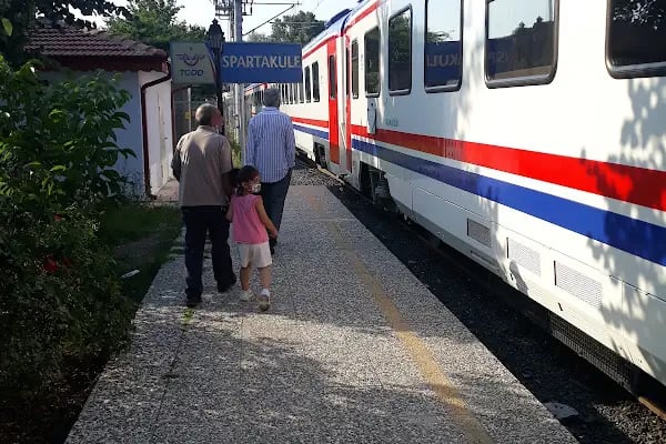 İspartakule Tren İstasyonu - Resim 3