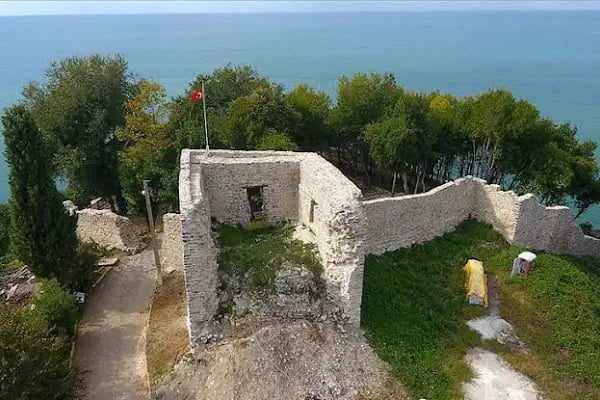 Ceneviz Kalesi Ve Sahil Plajı - Resim 2