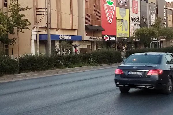 Yapı Kredi - Karabağlar Şubesi - Resim 4