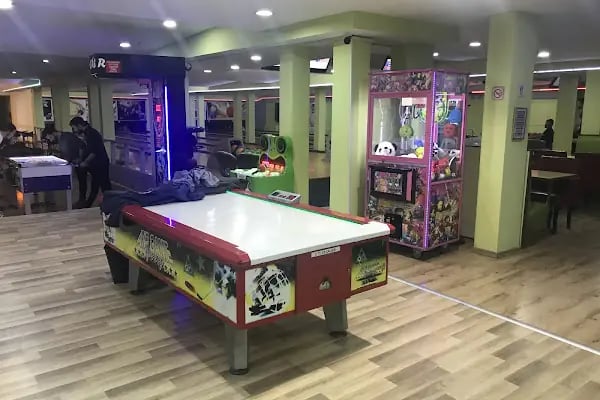 CRAZY BOWLİNG &amp; KARAOKE &amp; BİLARDO - Resim 5