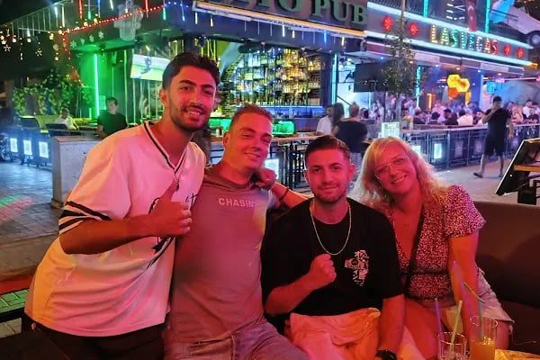 Las Vegas Cafe &amp; Bar - Resim 17