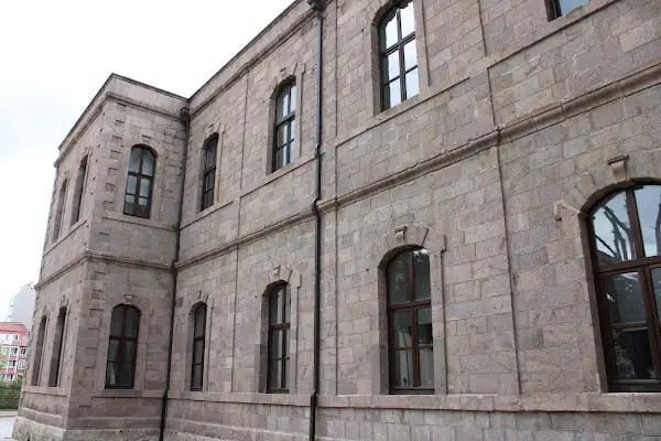 Ankaradaki Tarihi Valilik Binası Yazıtı - Resim 1
