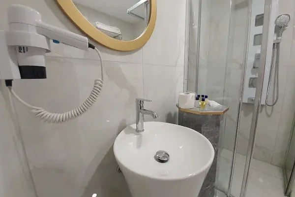 Karikatur Bi Hotel - Resim 12