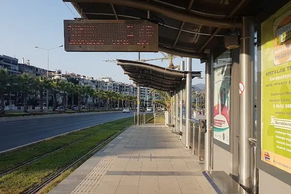 Göztepe Tramvay Durağı - Resim 6