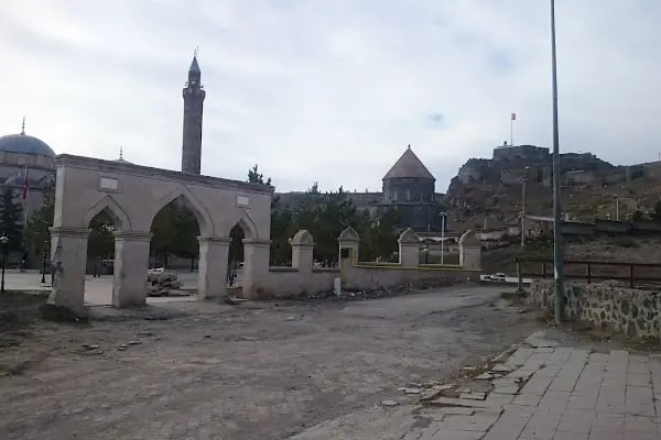 Merkez Kümbet Cami - Resim 18