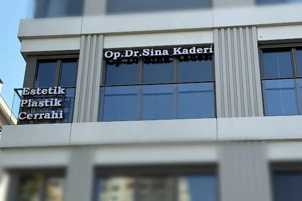 Op. Dr. Sina Kaderi - Facelift (yüz germe) - Rhinoplasty (burun estetiği) - Jaw Surgery (çene estetiği) - Liplift - Resim 6