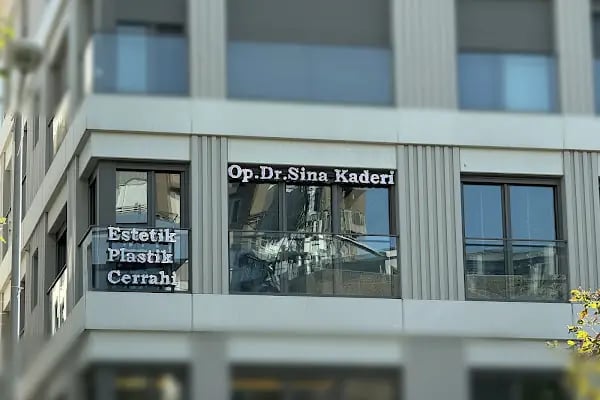 Op. Dr. Sina Kaderi - Facelift (yüz germe) - Rhinoplasty (burun estetiği) - Jaw Surgery (çene estetiği) - Liplift - Resim 5