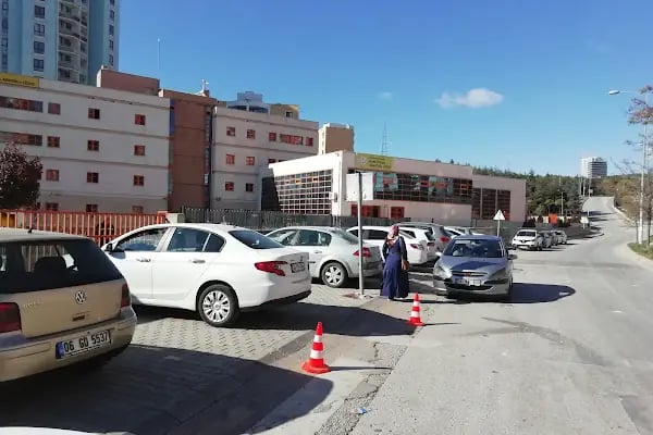 Nuri Pakdil Anadolu Lisesi - Resim 1