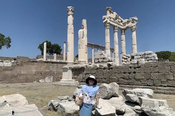 Pergamon acropolis cafe - Resim 2