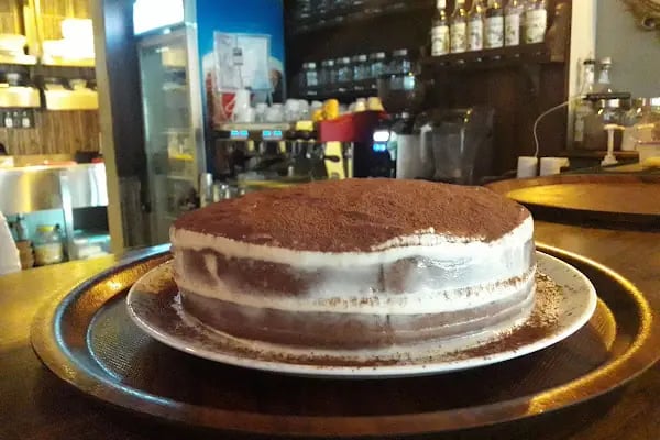 Fabbrica Cafe &amp; Bar - Resim 17