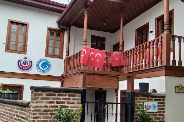 14 Mart Tıbbiyeliler Derneği - Resim 1