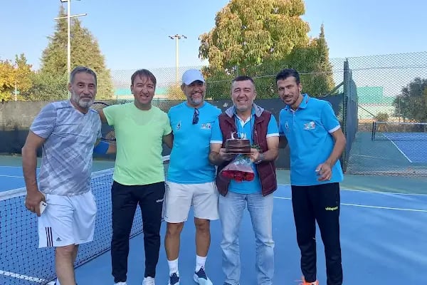 Suna Tenis Akademisi, Bornova Kortu - Resim 3