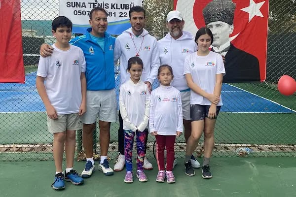 Suna Tenis Akademisi, Bornova Kortu - Resim 4