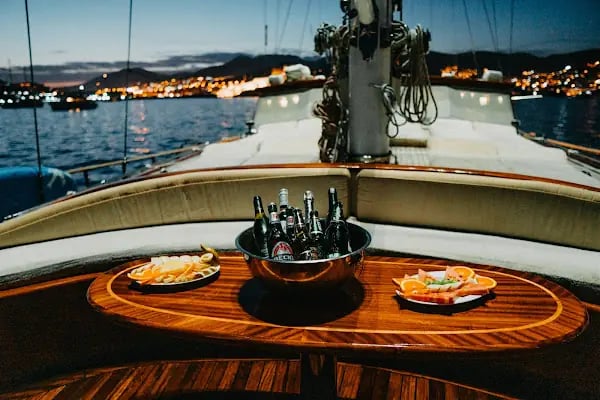 Captain Bodrum - Bodrum Rent a Boat and Hire Yacht Company - Resim 2