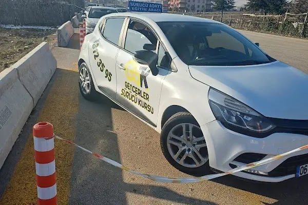GENCERLER SÜRÜCÜ KURSU - Resim 8