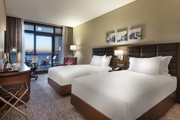 Hilton Garden Inn İzmir Bayraklı - Resim 2