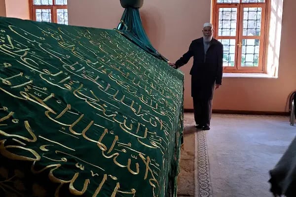 Sahabeden Hz Kab ra türbesi - Resim 15
