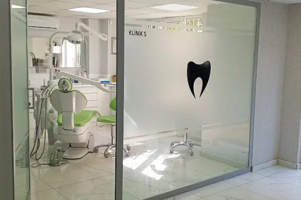 Uzmanlar Diş Kliniği - Doç Dr Mutan Hamdi ARAS - Doç Dr Cihan YILDIRIM - Dt Celil İYİKESİCİ - Resim 8