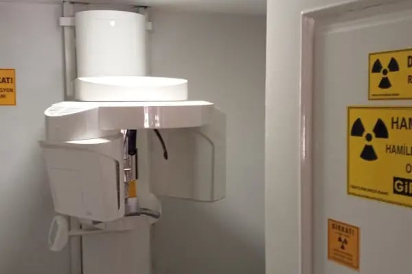 Uzmanlar Diş Kliniği - Doç Dr Mutan Hamdi ARAS - Doç Dr Cihan YILDIRIM - Dt Celil İYİKESİCİ - Resim 12