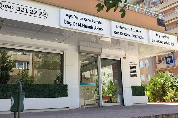 Uzmanlar Diş Kliniği - Doç Dr Mutan Hamdi ARAS - Doç Dr Cihan YILDIRIM - Dt Celil İYİKESİCİ - Resim 2