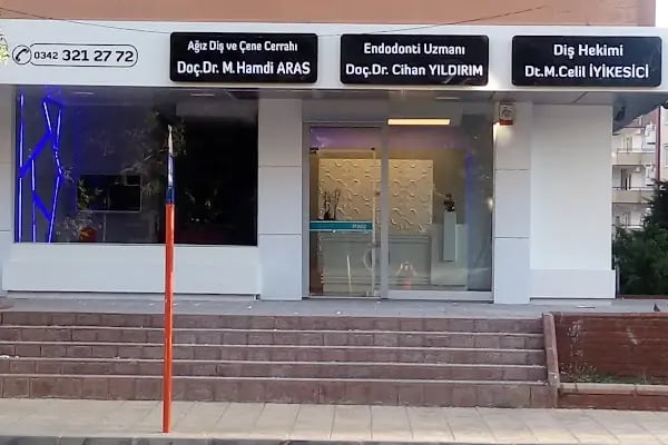 Uzmanlar Diş Kliniği - Doç Dr Mutan Hamdi ARAS - Doç Dr Cihan YILDIRIM - Dt Celil İYİKESİCİ - Resim 17