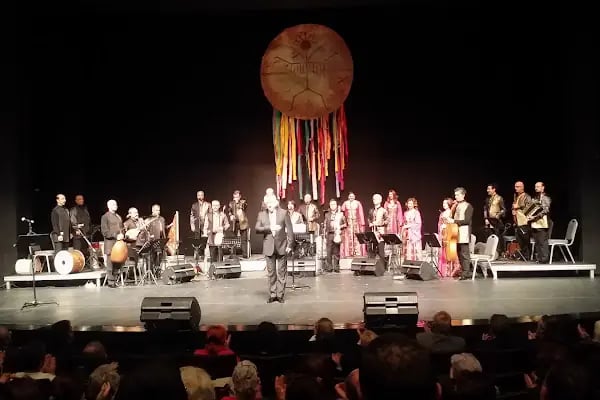 Cüneyt Gökçer Sahnesi - Resim 6